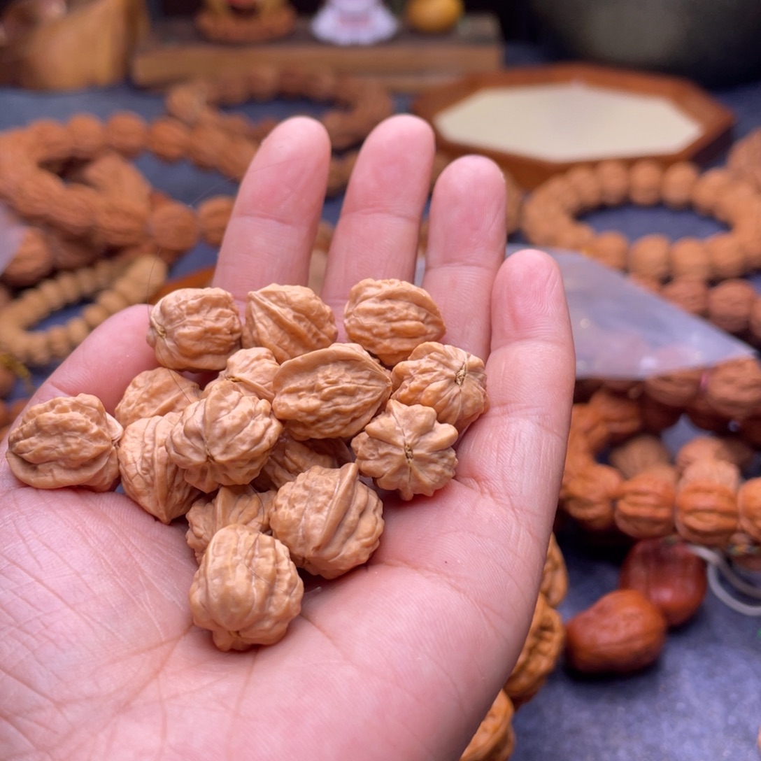 苞***了文玩核桃吊坠秋子