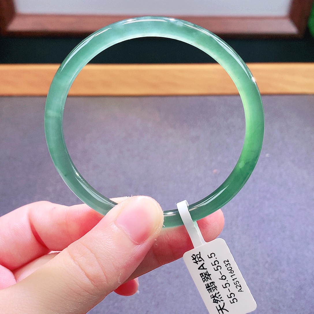 未镶嵌手镯翡翠天然翡翠