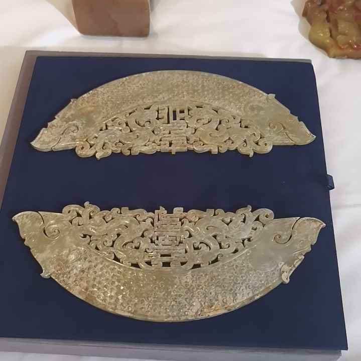 和田玉（糖玉）未镶嵌笔搁