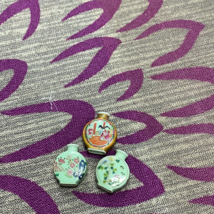 用***6陶瓷三个鼻烟壶完整