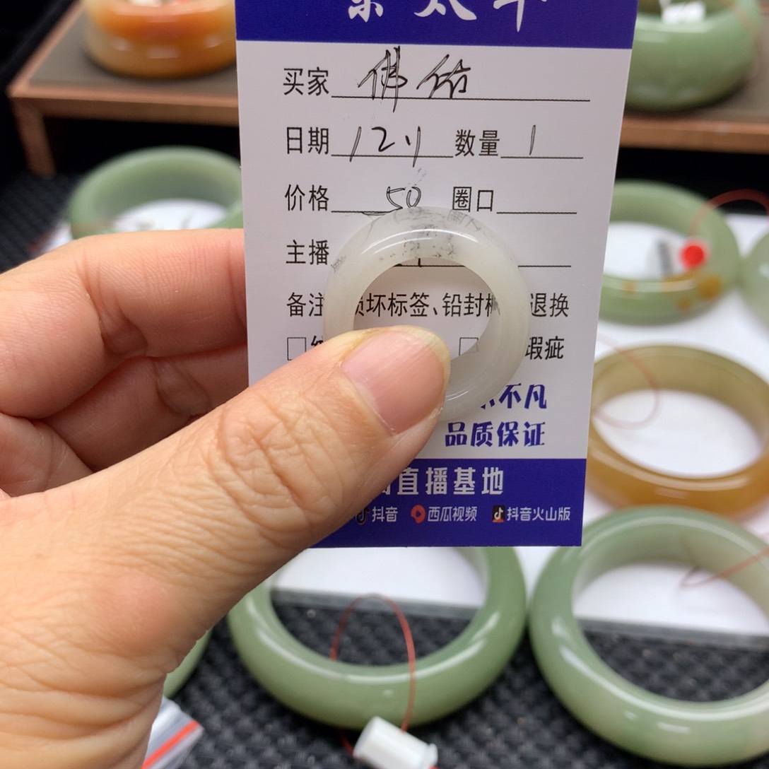 未镶嵌手镯石英质玉佛****）