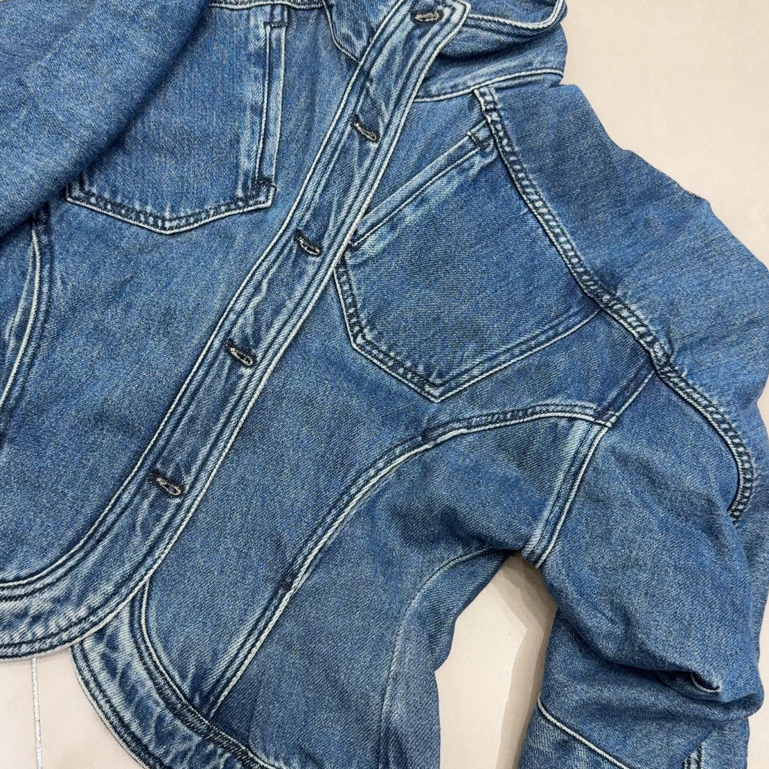 C+家服饰设计款百搭时尚牛仔衣