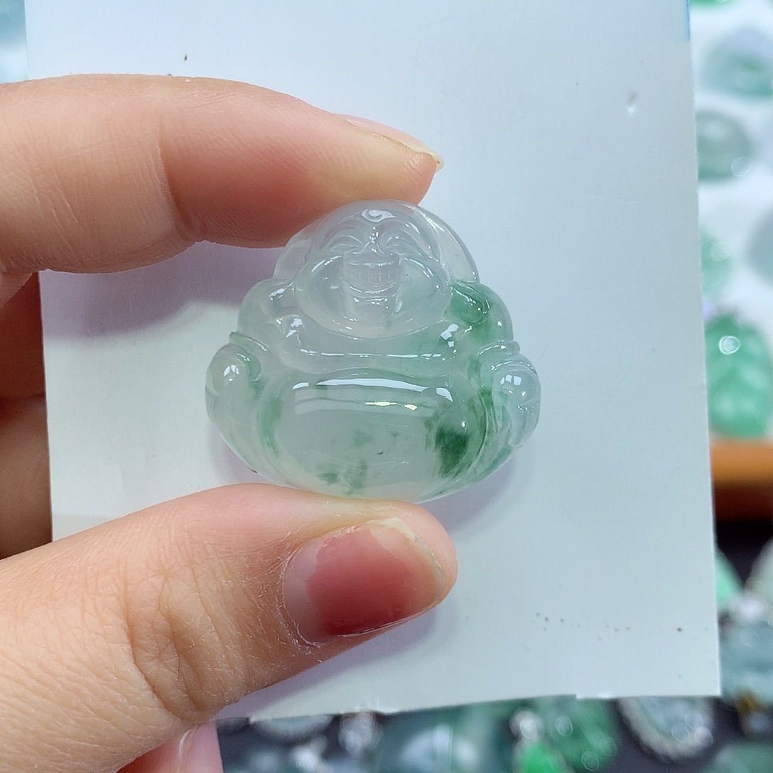 翡翠未镶嵌颈饰佛公