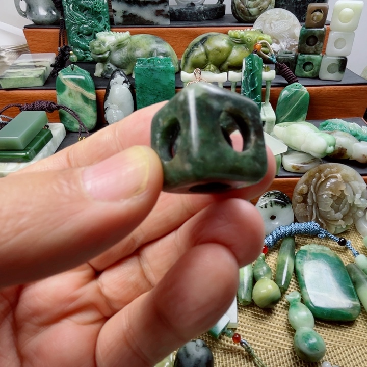 独山玉未镶嵌珠宝半成品