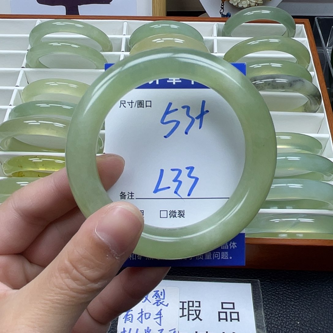 蛇纹石玉手镯未镶嵌
