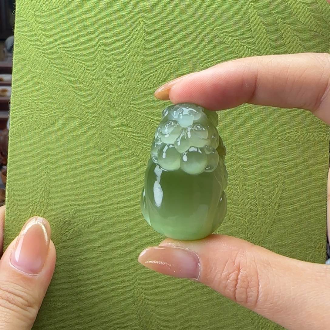 和田玉颈饰未镶嵌同**学