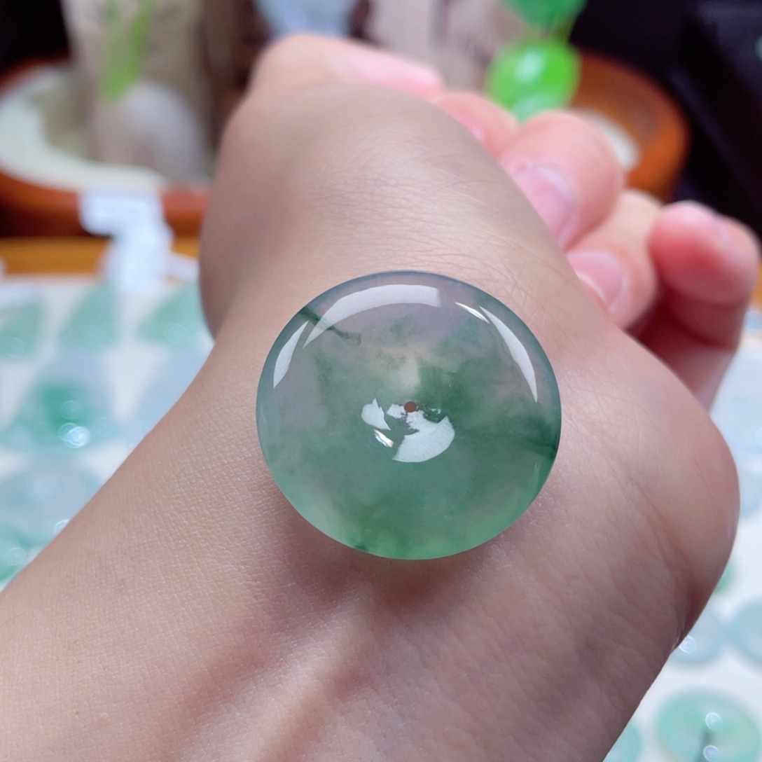 翡翠颈饰未镶嵌扣子