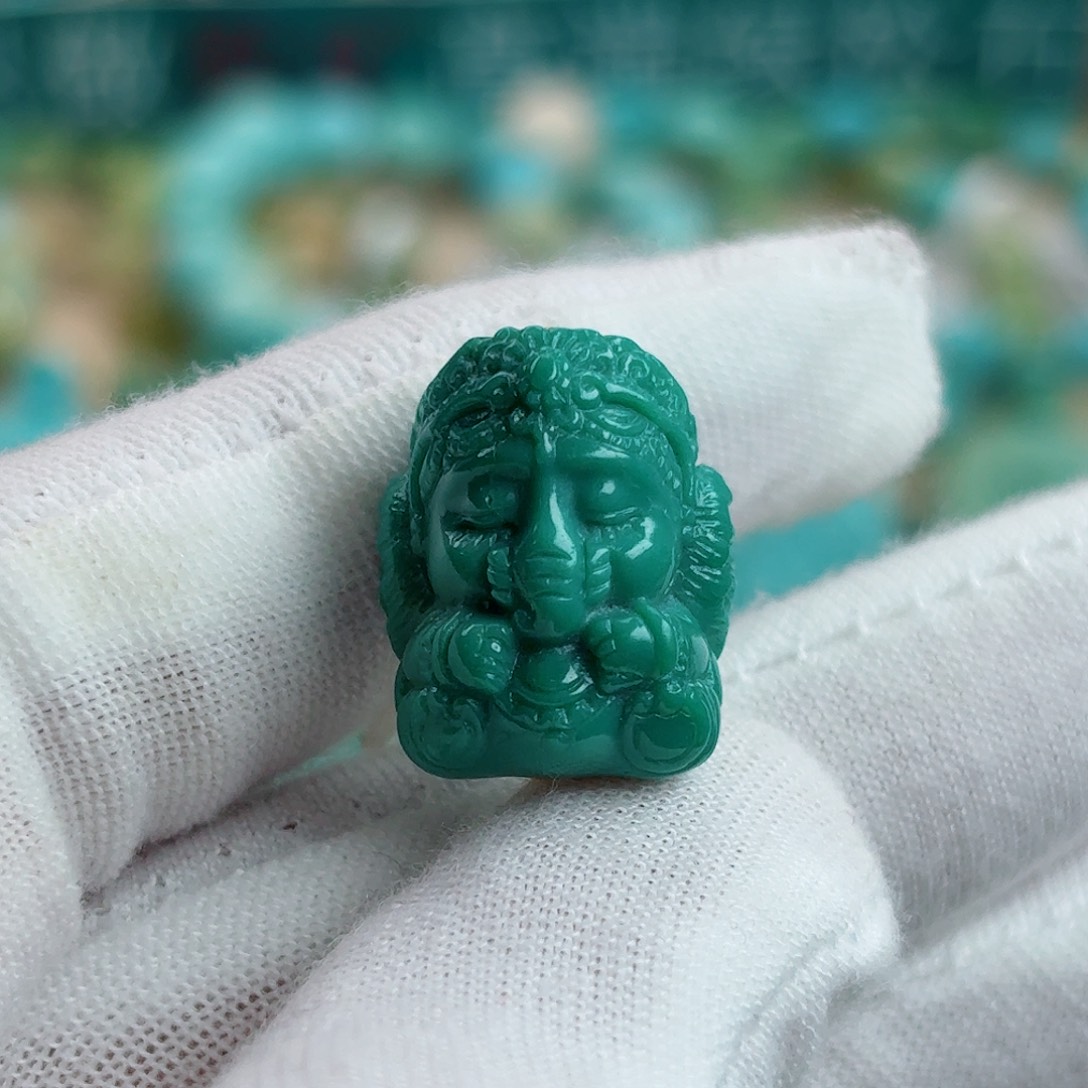 绿松石未镶嵌珠宝奇石（泡油）