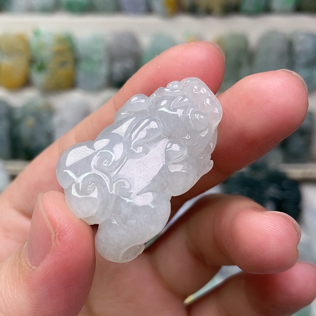 翡翠未镶嵌吊坠(赠链)