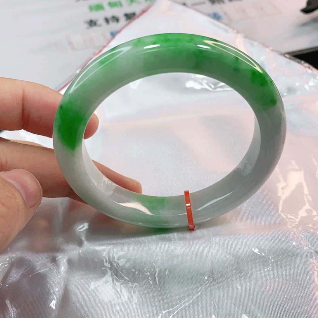 翡翠手镯未镶嵌怡**莉6800