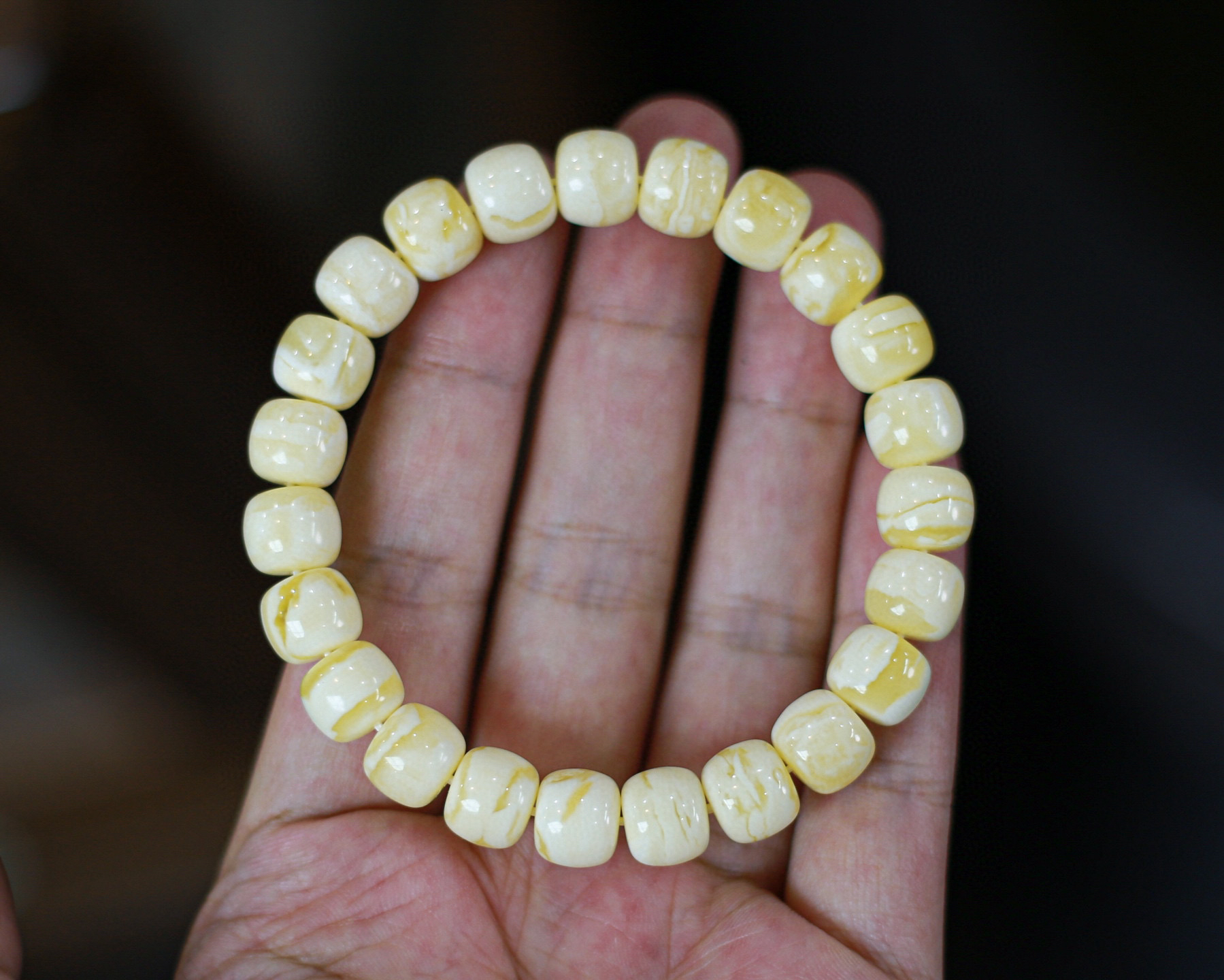 12.67 琥珀蜜蜡俄白花蜡老型手串 蜡质浓厚 纹理细腻 10*8.3mm