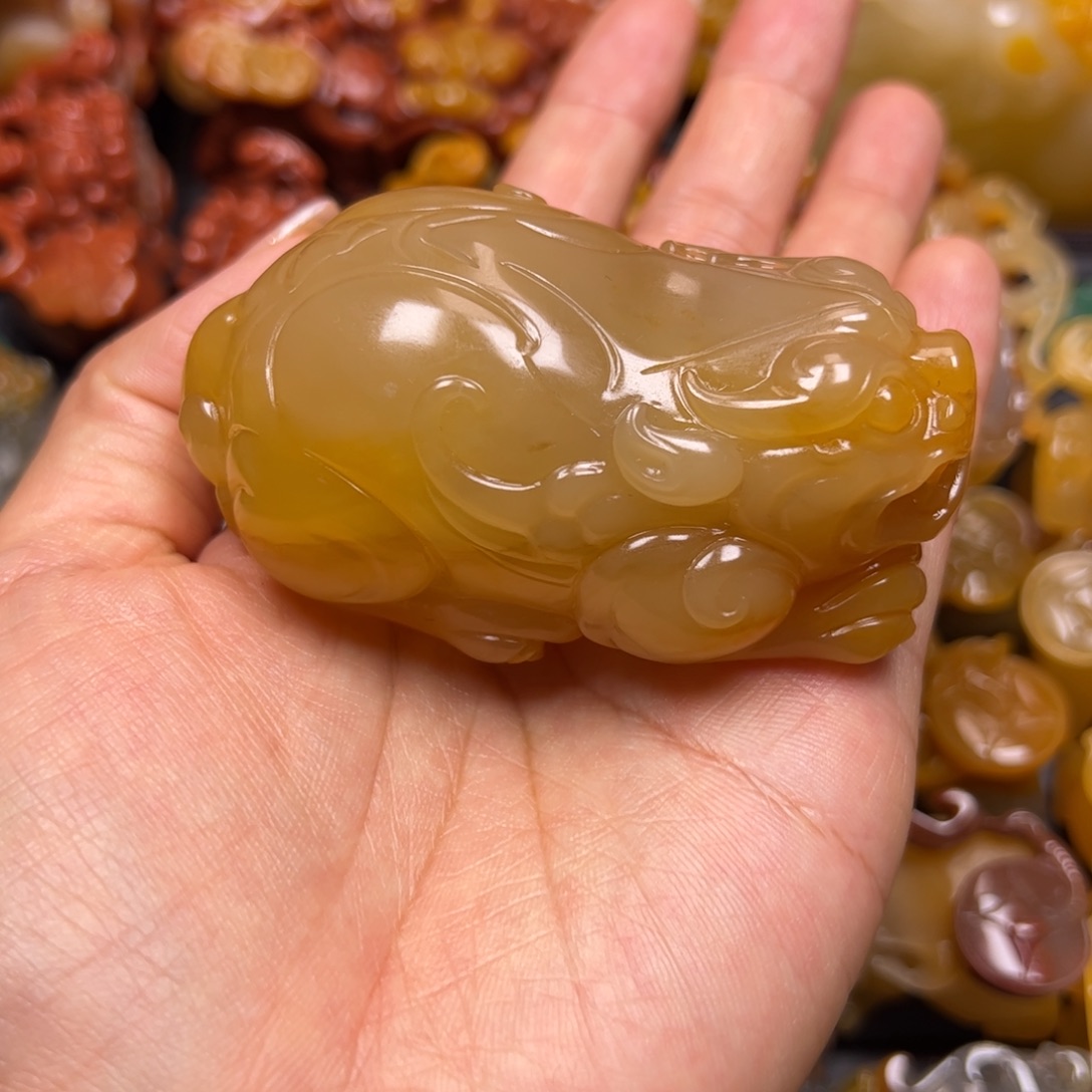 石英质玉（黄龙玉）未镶嵌颈饰