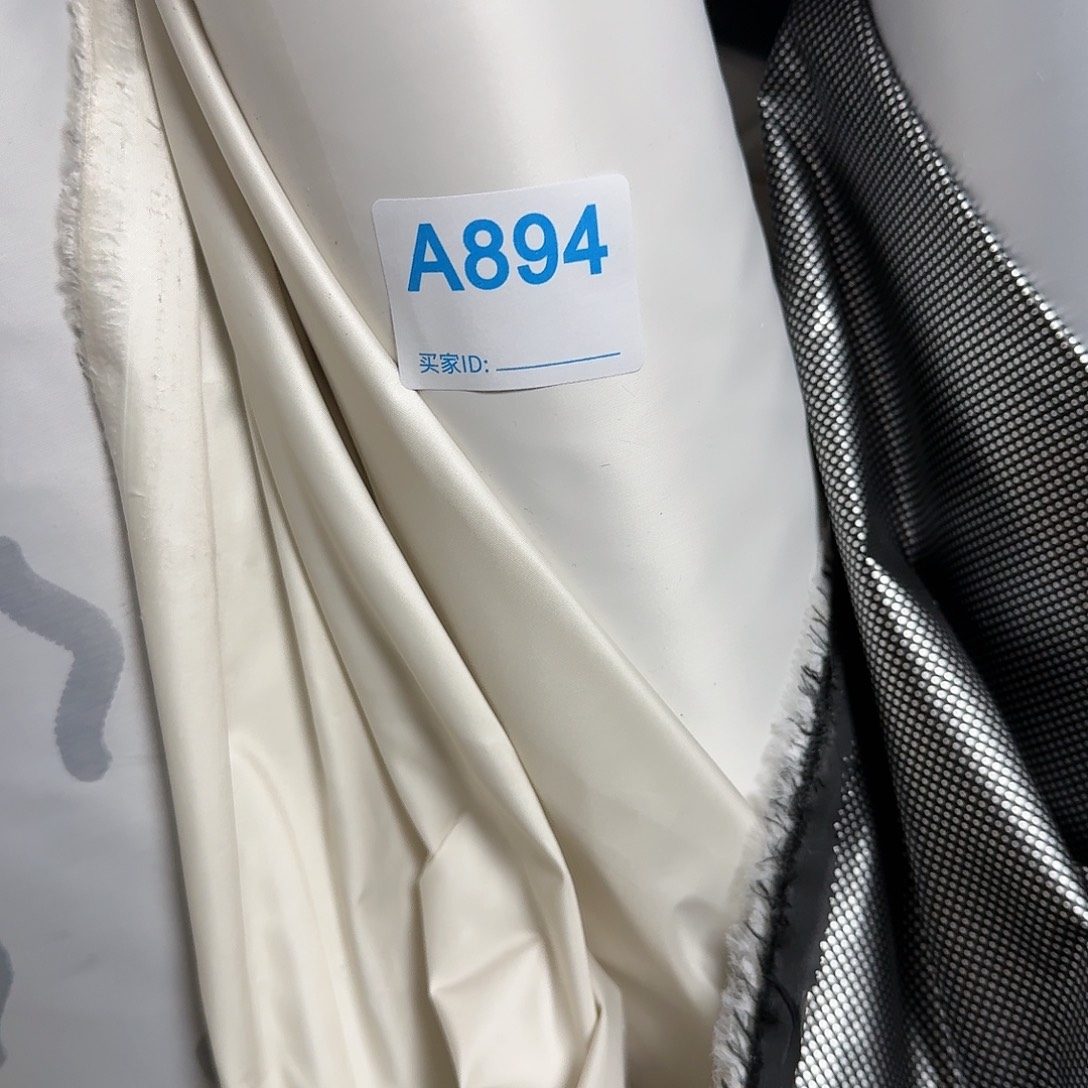 米白色羽绒服通道布12元3米894