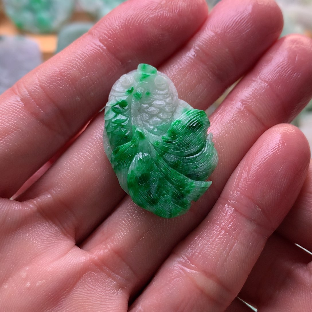 定制翡翠未镶嵌金鱼