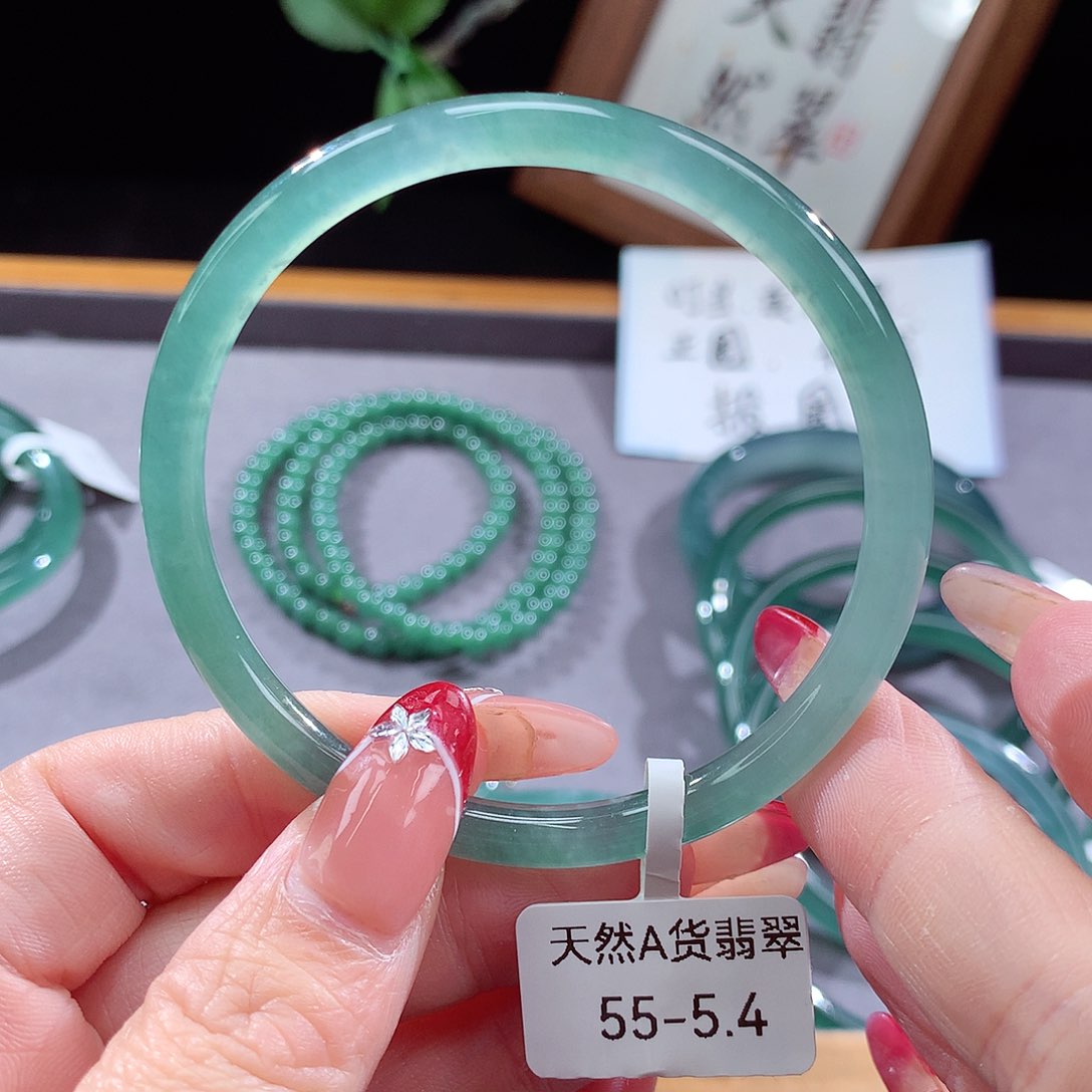 翡翠手镯（圆镯）未镶嵌