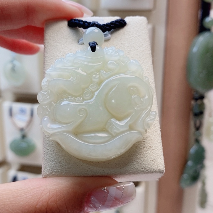 颈饰未镶嵌和田玉