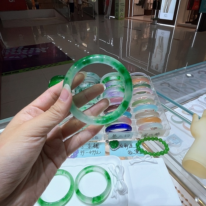 石英岩玉手镯未镶嵌独龙玉