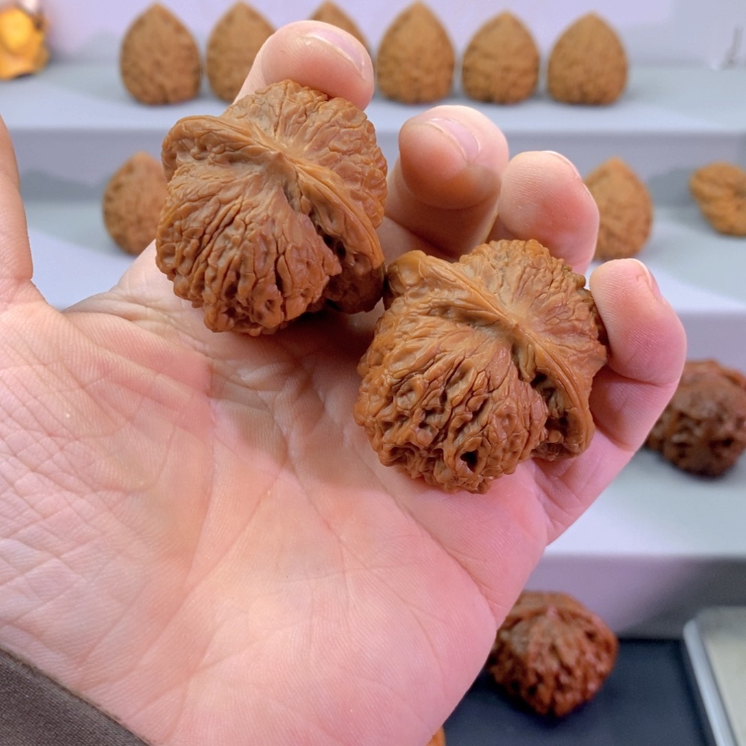 文玩核桃把件43全品血麒麟