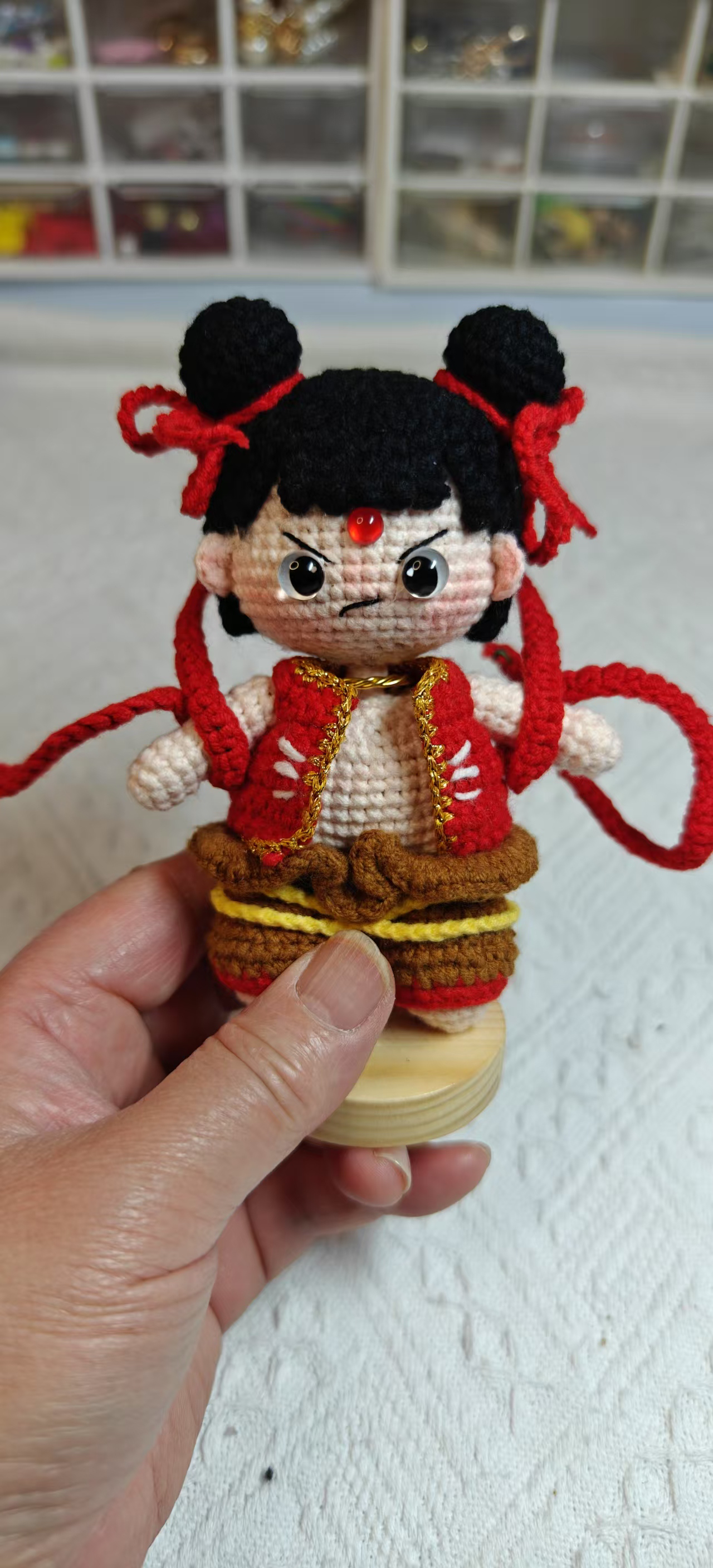 金钰手作钩织玩偶哪吒萌娃娃线材成品一个带底座和珍珠链