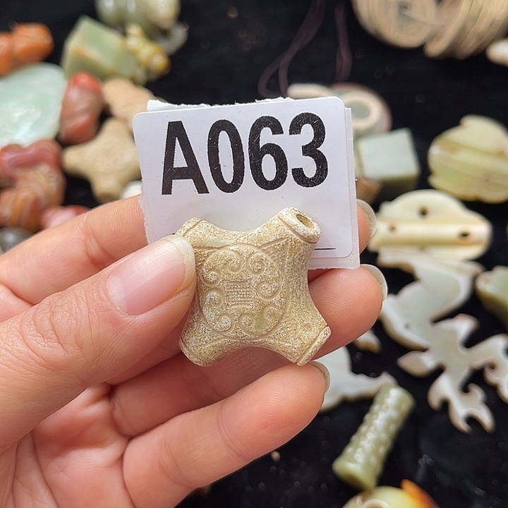 蛇纹石玉未镶嵌挂件