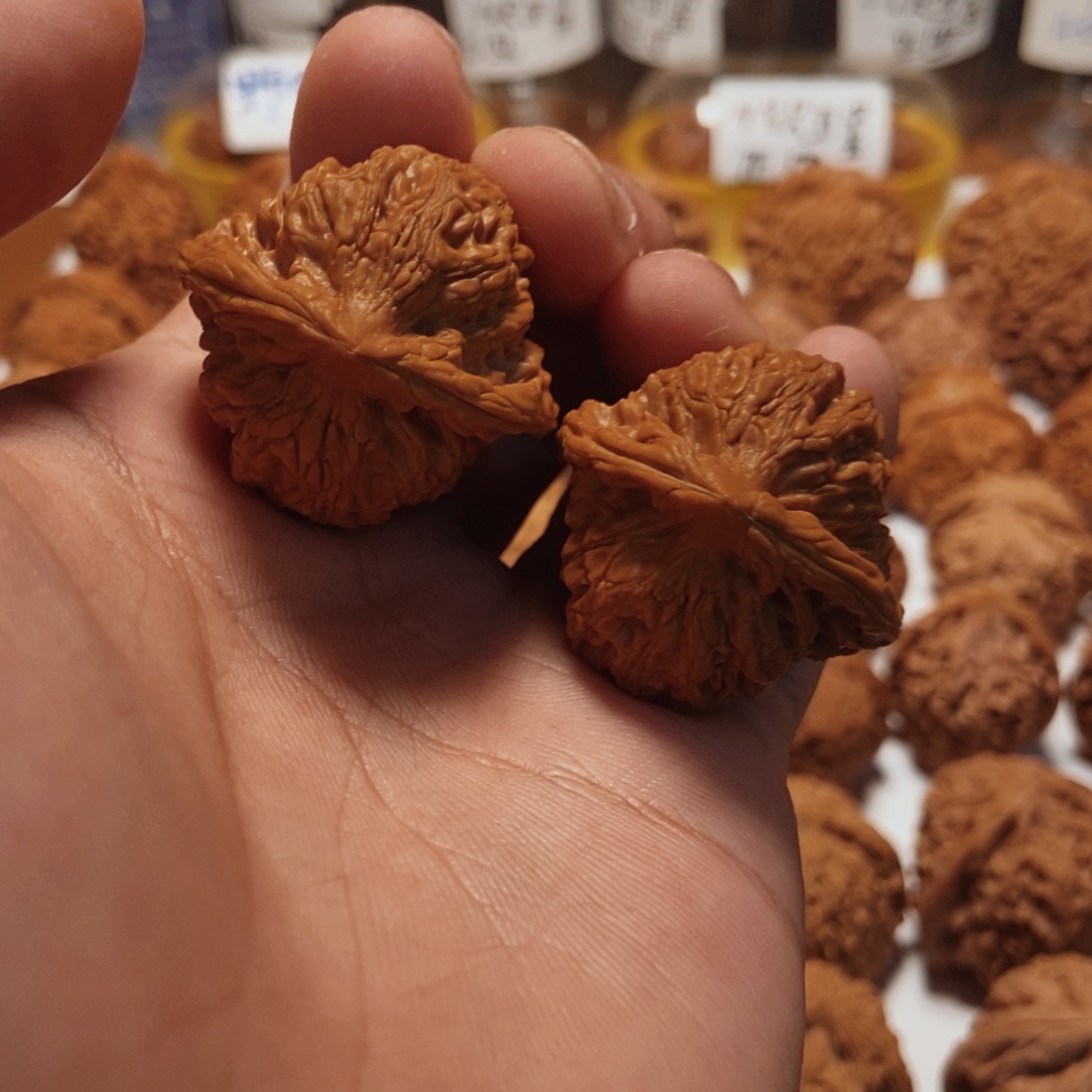 文玩核桃吊坠35全品观音肚。10