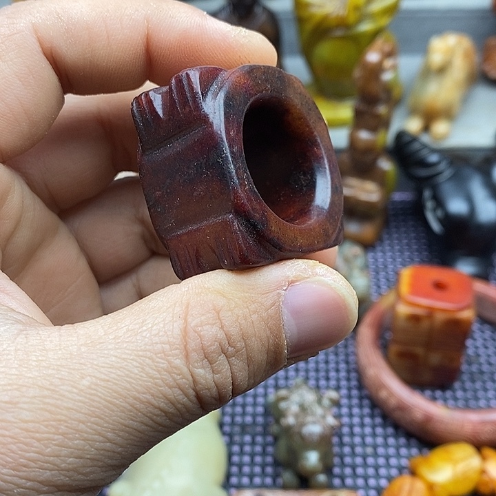 未镶嵌蛇纹石玉颈饰