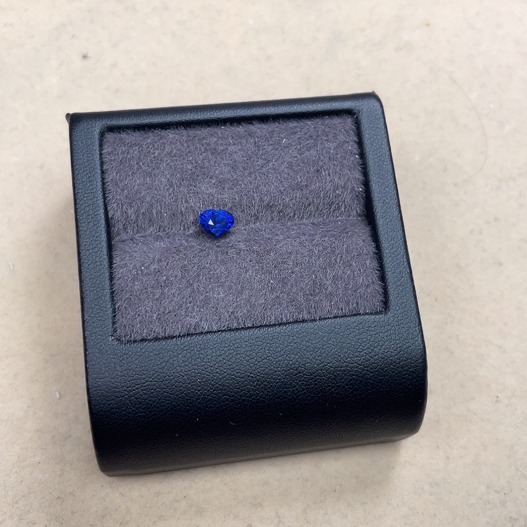 蓝宝石裸石未镶嵌1.08ct无烧皇家蓝宝石