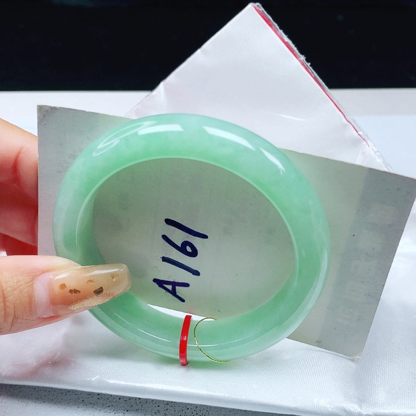 【闪购商品】翡翠手镯未镶嵌 正圈52+