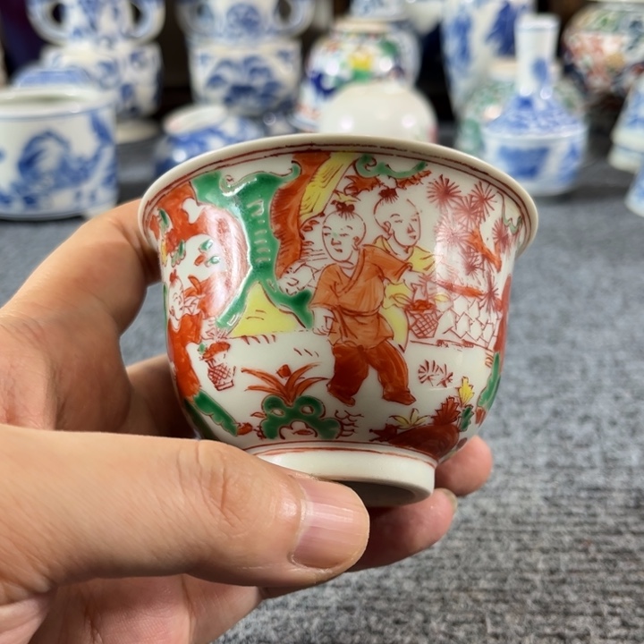 钟***情摆件瓷一个彩色的小杯子