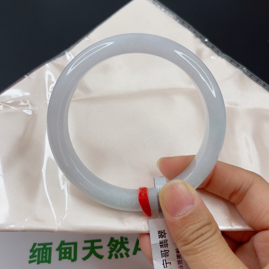 翡翠未镶嵌手镯A货晕染渐变