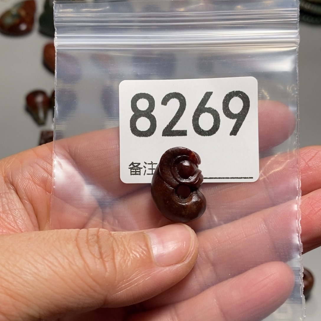 颈饰未镶嵌透闪石质玉无****9