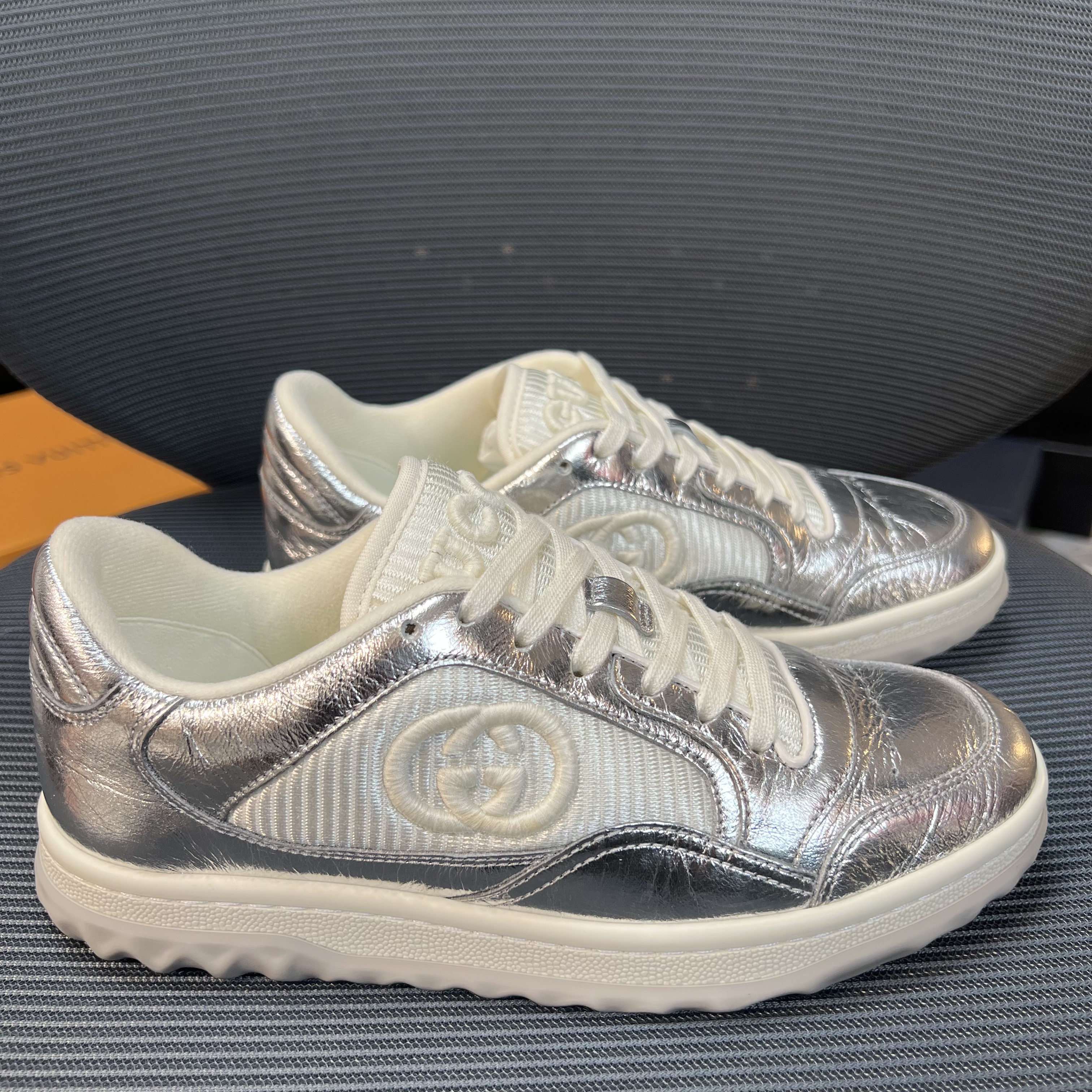 99新 GUCCI/古驰 35码！mac80 皮革板鞋 银色/TN00712/