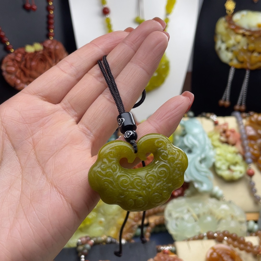 未镶嵌蛇纹石玉颈饰