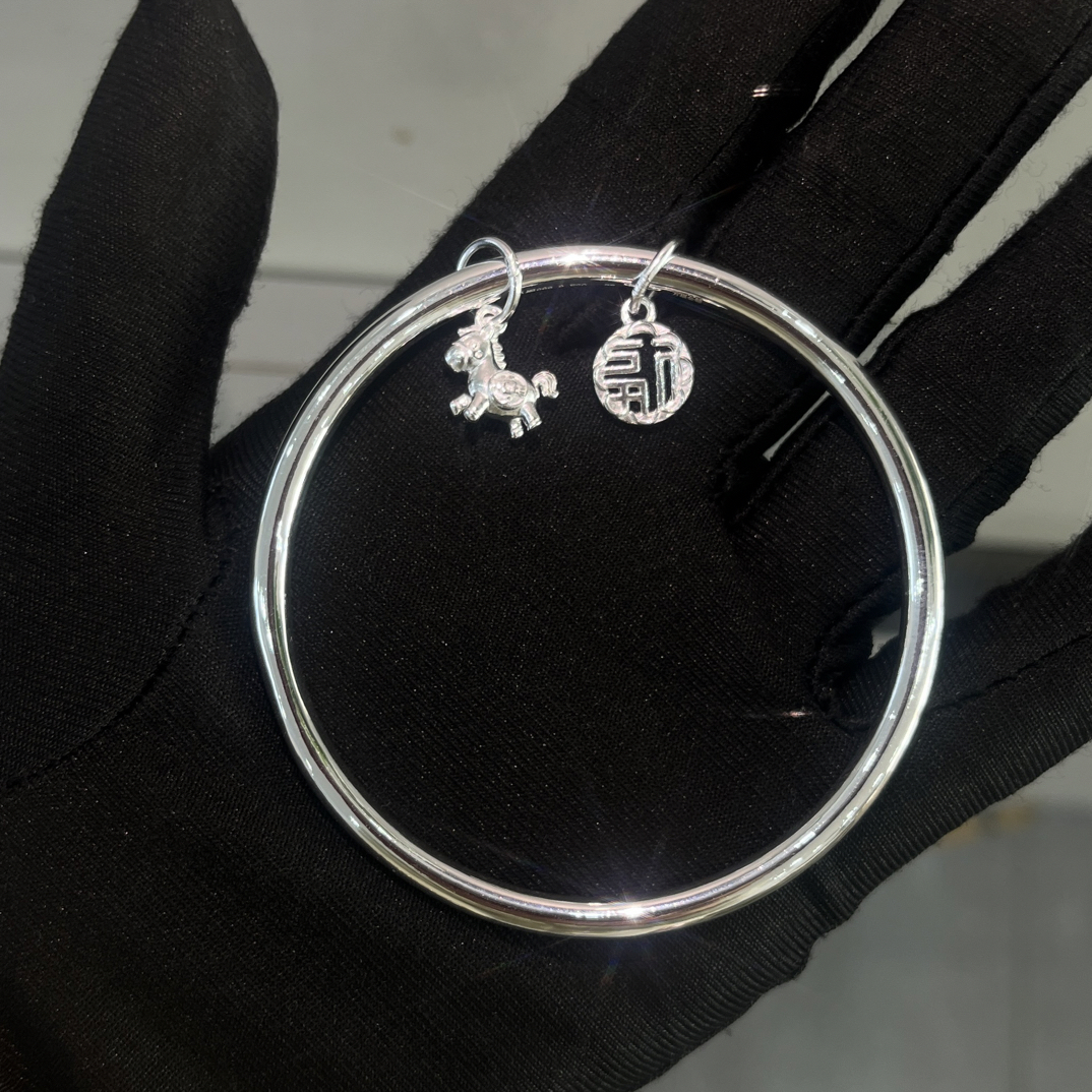 足银手镯 单圈简约足银手镯光面时尚实心镯子素圈带吊坠58圏口