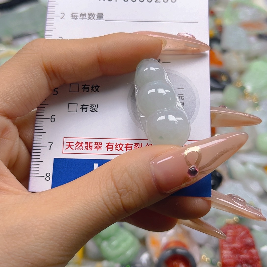 翡翠未镶嵌颈饰hhh