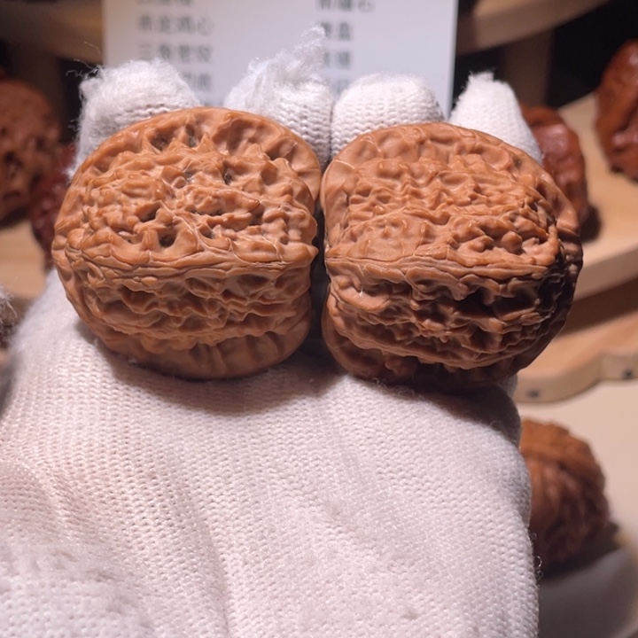 文玩核桃吊坠40 40 三角白 3755