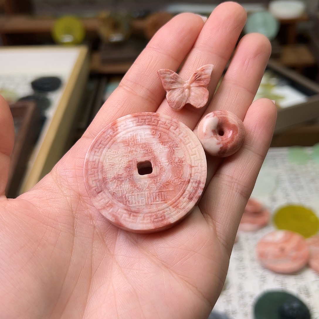 蛇纹石玉未镶嵌颈饰