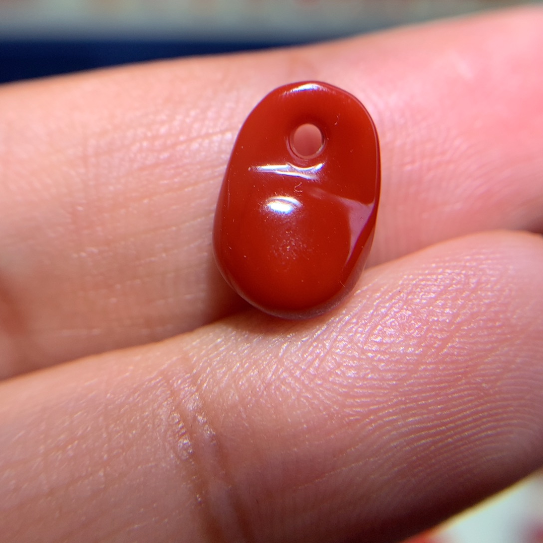 南红玛瑙侧挂未镶嵌满肉牛血