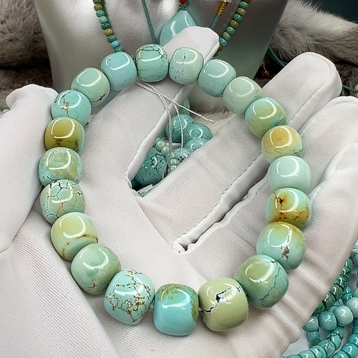 绿松石未镶嵌珠宝奇石