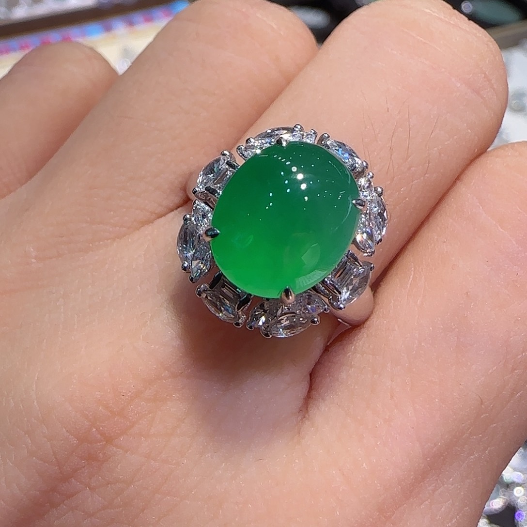 翡翠戒指18K金镶嵌戒指