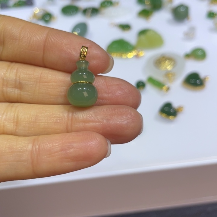 和田玉18K金镶嵌颈饰