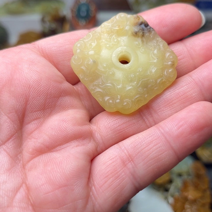 蛇纹石玉未镶嵌挂件