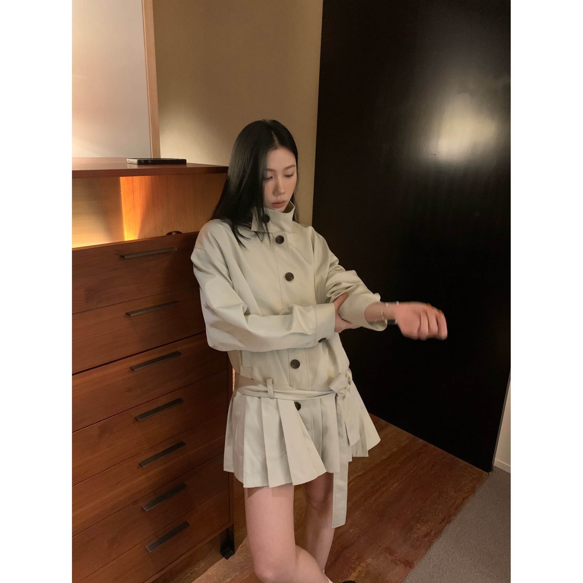 70不是七十【城市出逃】秋季韩系百褶裙摆风衣中长款系带廓形外套