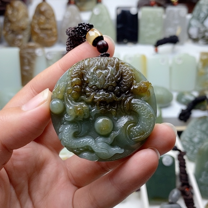 和田玉（糖玉）颈饰未镶嵌