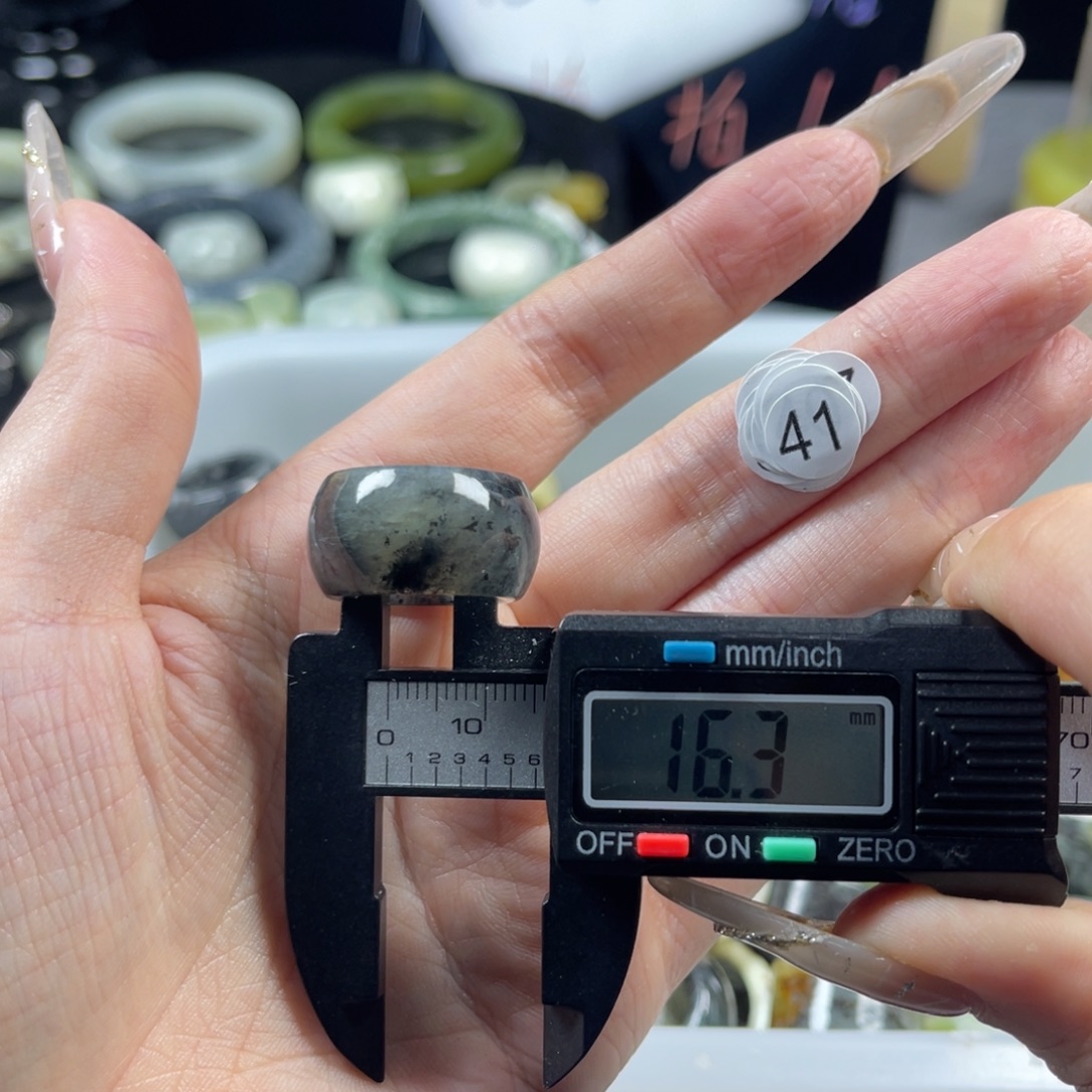 蛇纹石玉未镶嵌戒指