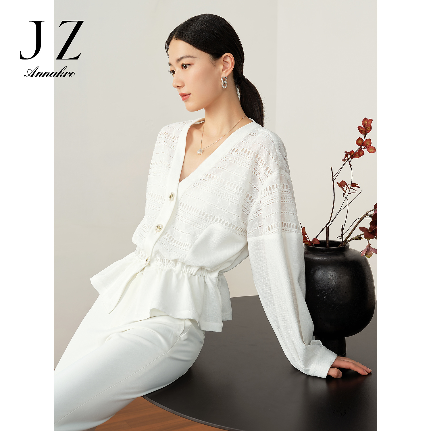 【丽公主专属】玖姿安娜蔻JTDQ40524轻熟风休闲镂空收腰拼接外套女