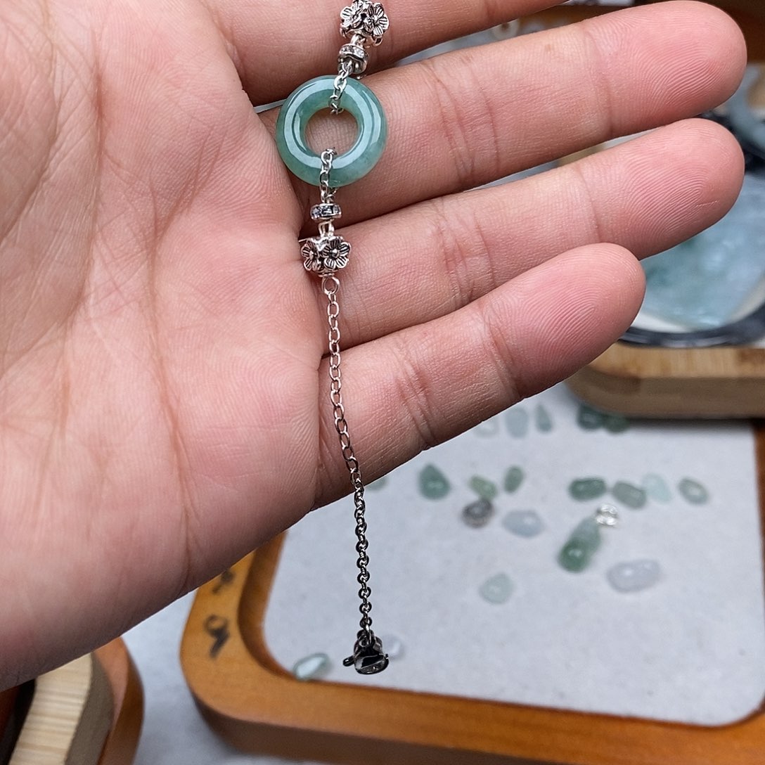 翡翠颈饰未镶嵌项链