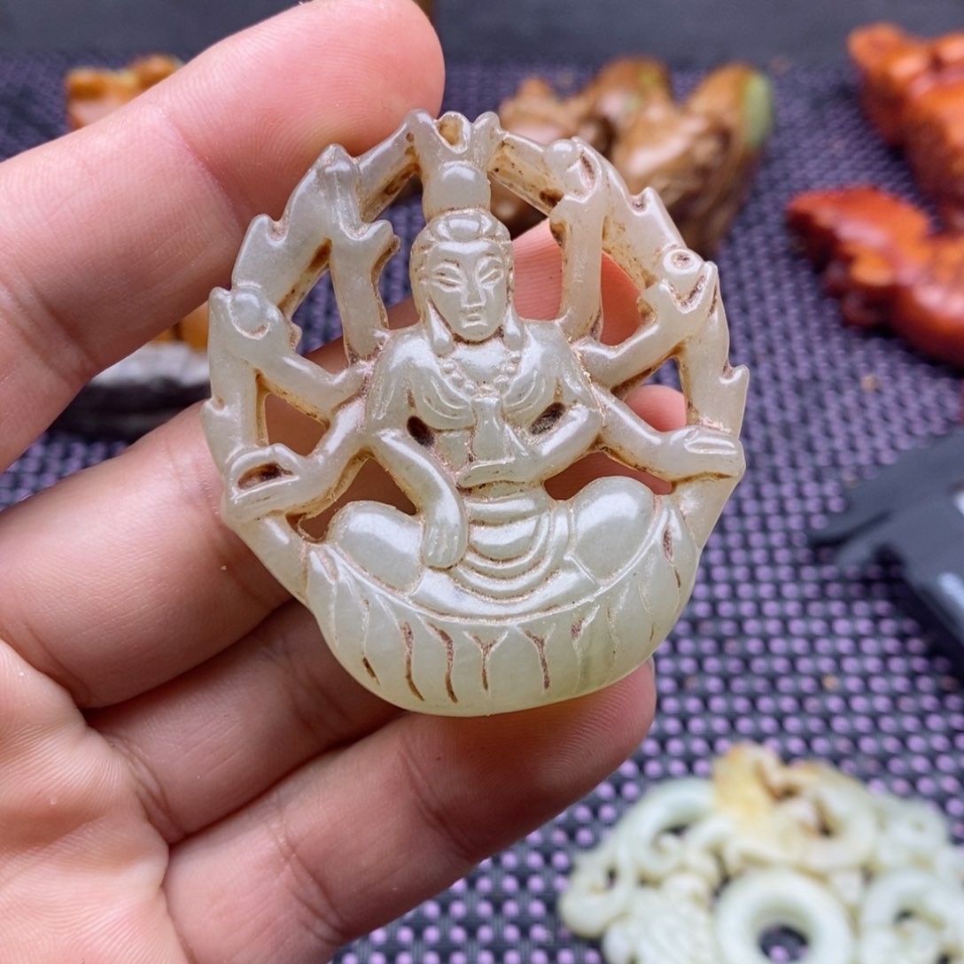 蛇纹石玉颈饰未镶嵌