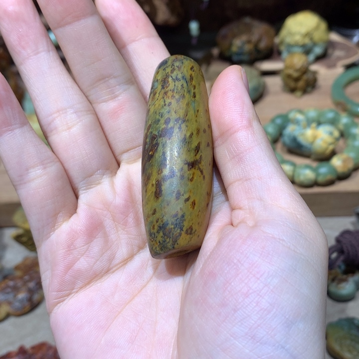 未镶嵌岫岩河磨玉（透闪石质玉）挂件