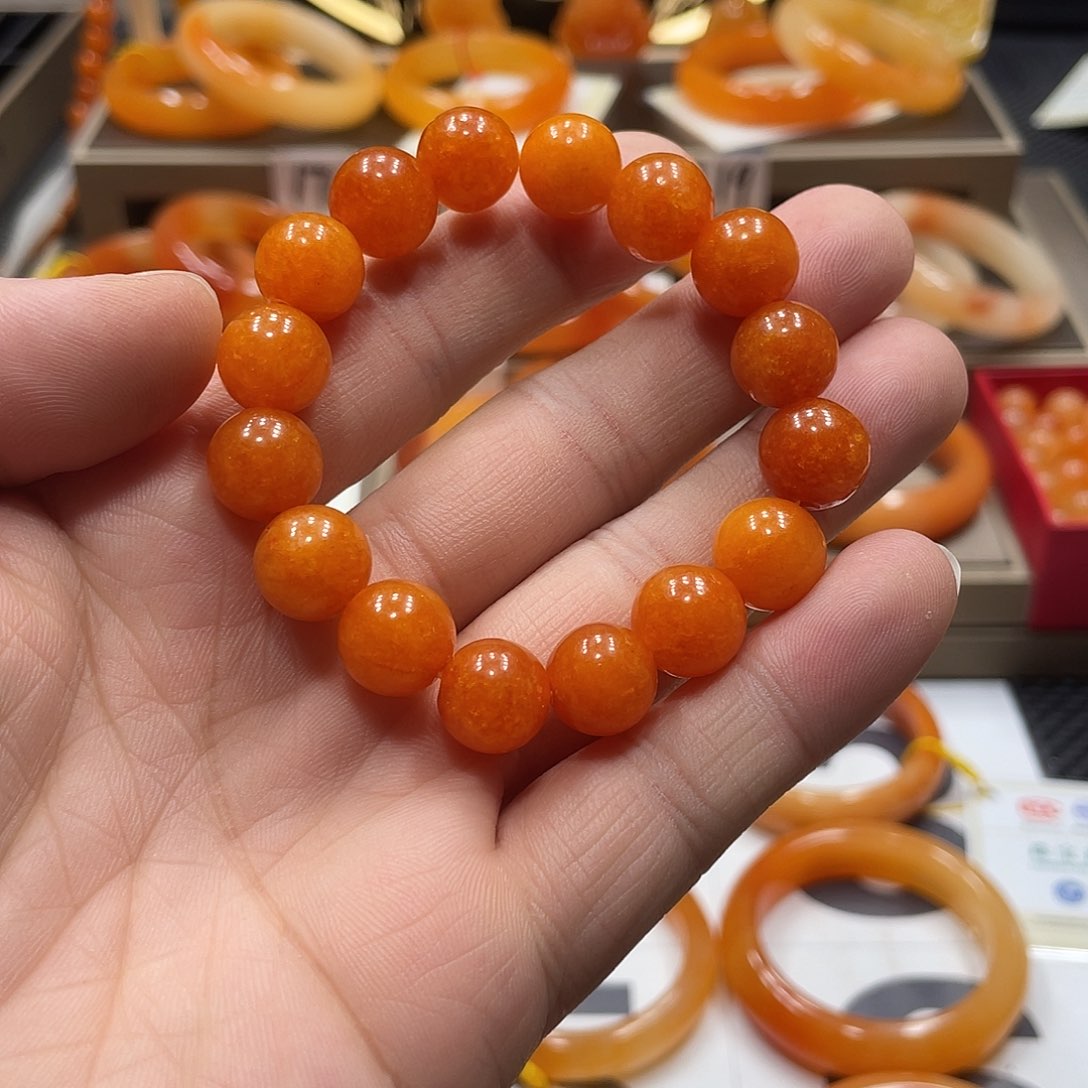 未镶嵌石英质玉（黄龙玉）手镯